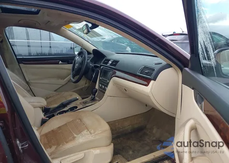 2013 Volkswagen Passat 2.5L Sel z USA, uszkodzony, nr VIN 1VWCP7A31DC036209